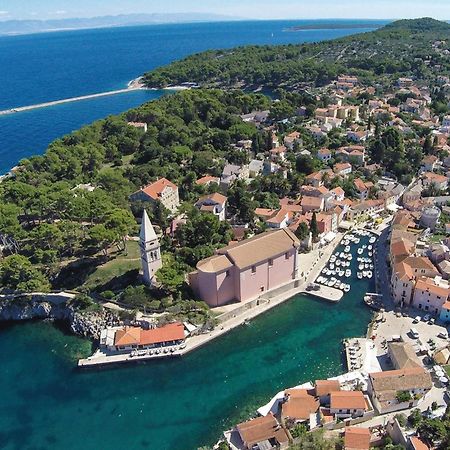 2 Bedroom Awesome Apartment In Veli Lošinj Exterior foto